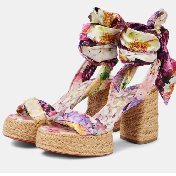 Christian Louboutin
Mariza Du Desert Ankle-Wrap Sandals
Size 38 - Picture 8 of 11